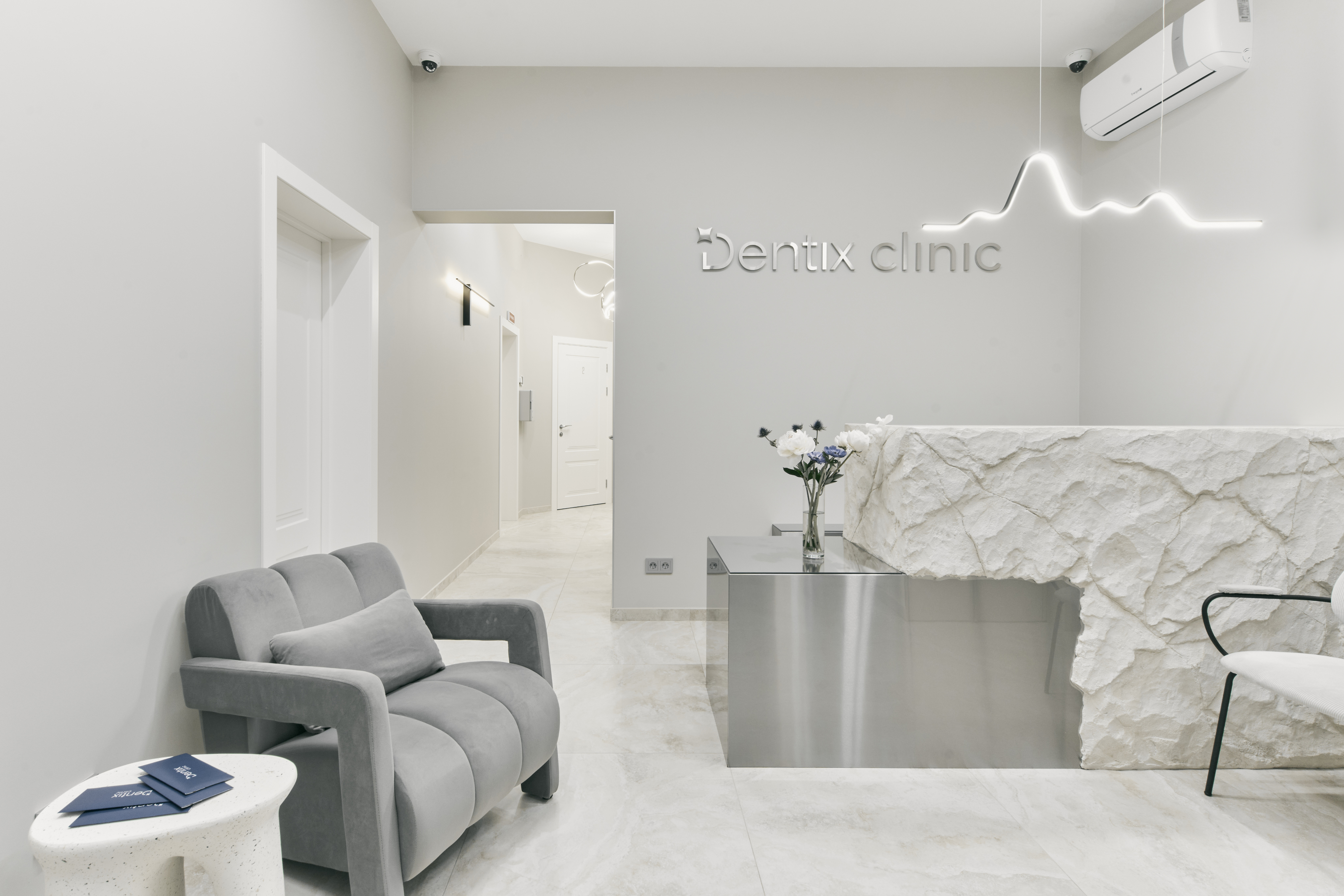 Ресепшен клиники Dentix